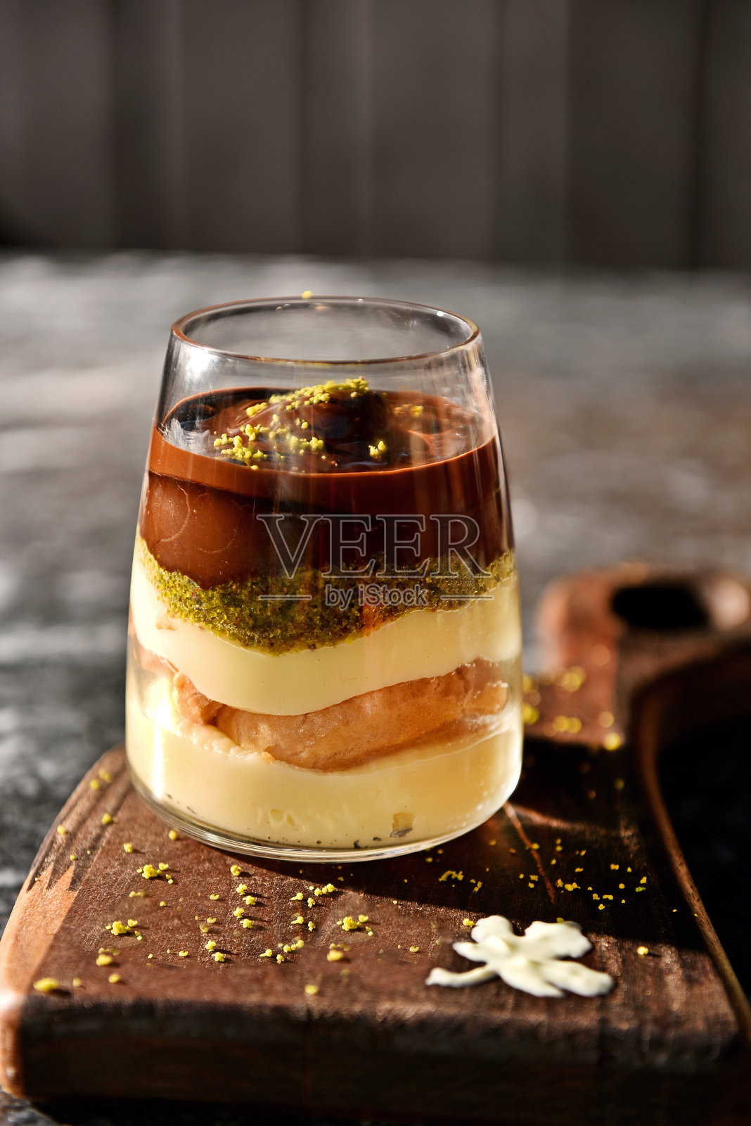 分层甜点的玻璃杯照片摄影图片