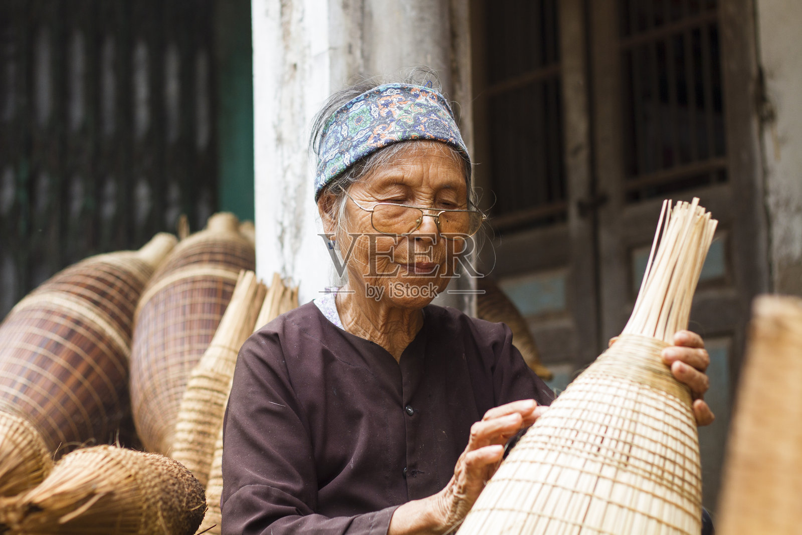 老妇人照片摄影图片