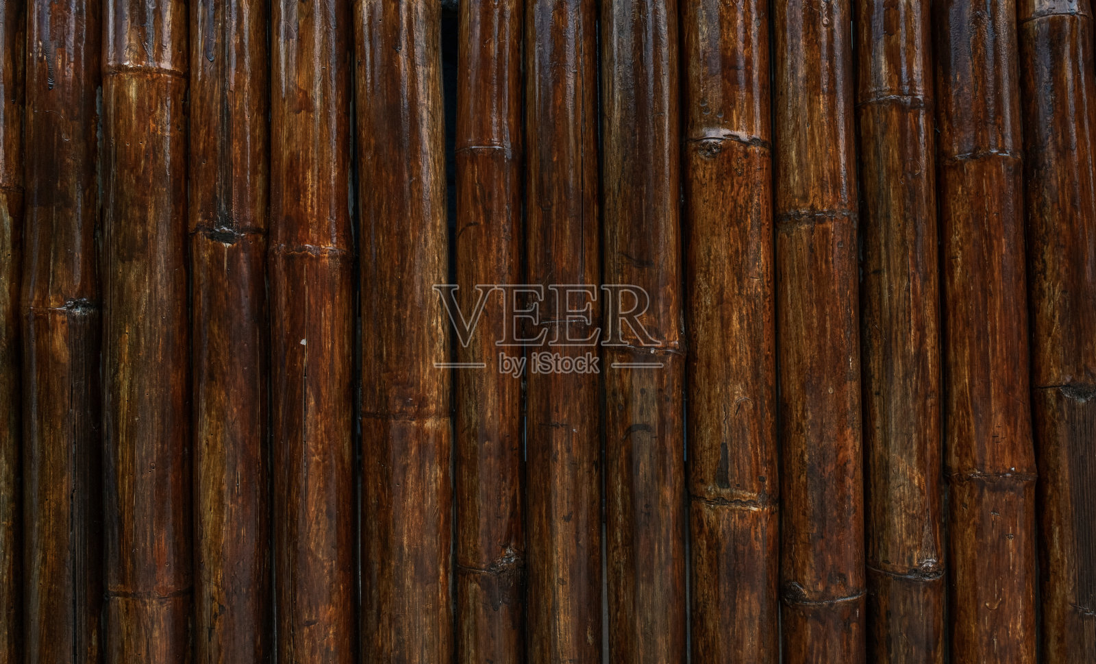 天然树木的棕色木纹。美丽图案的木板，硬木地板背景。照片摄影图片