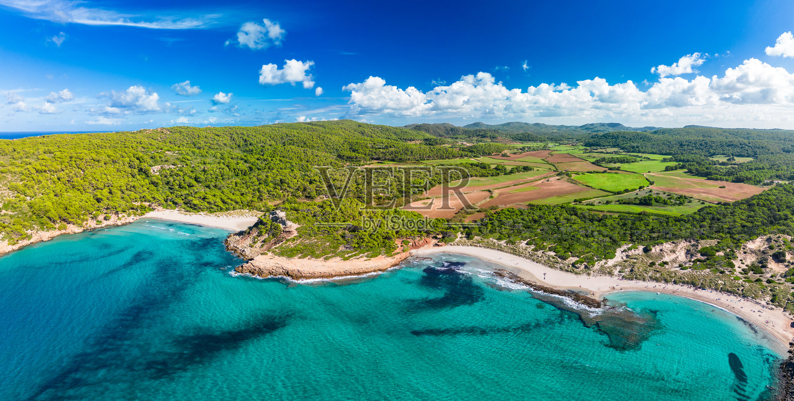 西班牙阿尔加里恩斯湾的梅诺卡海滩航拍视角照片摄影图片