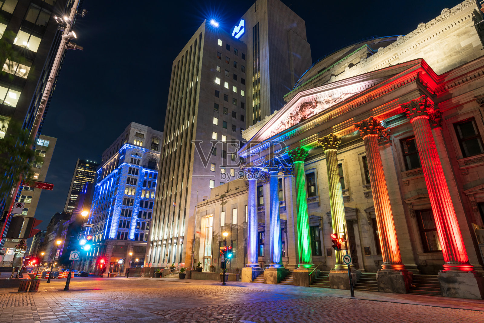 蒙特利尔银行总部，位于蒙特利尔老城区的BMO主分行，阿尔姆广场，魁北克，加拿大。照片摄影图片