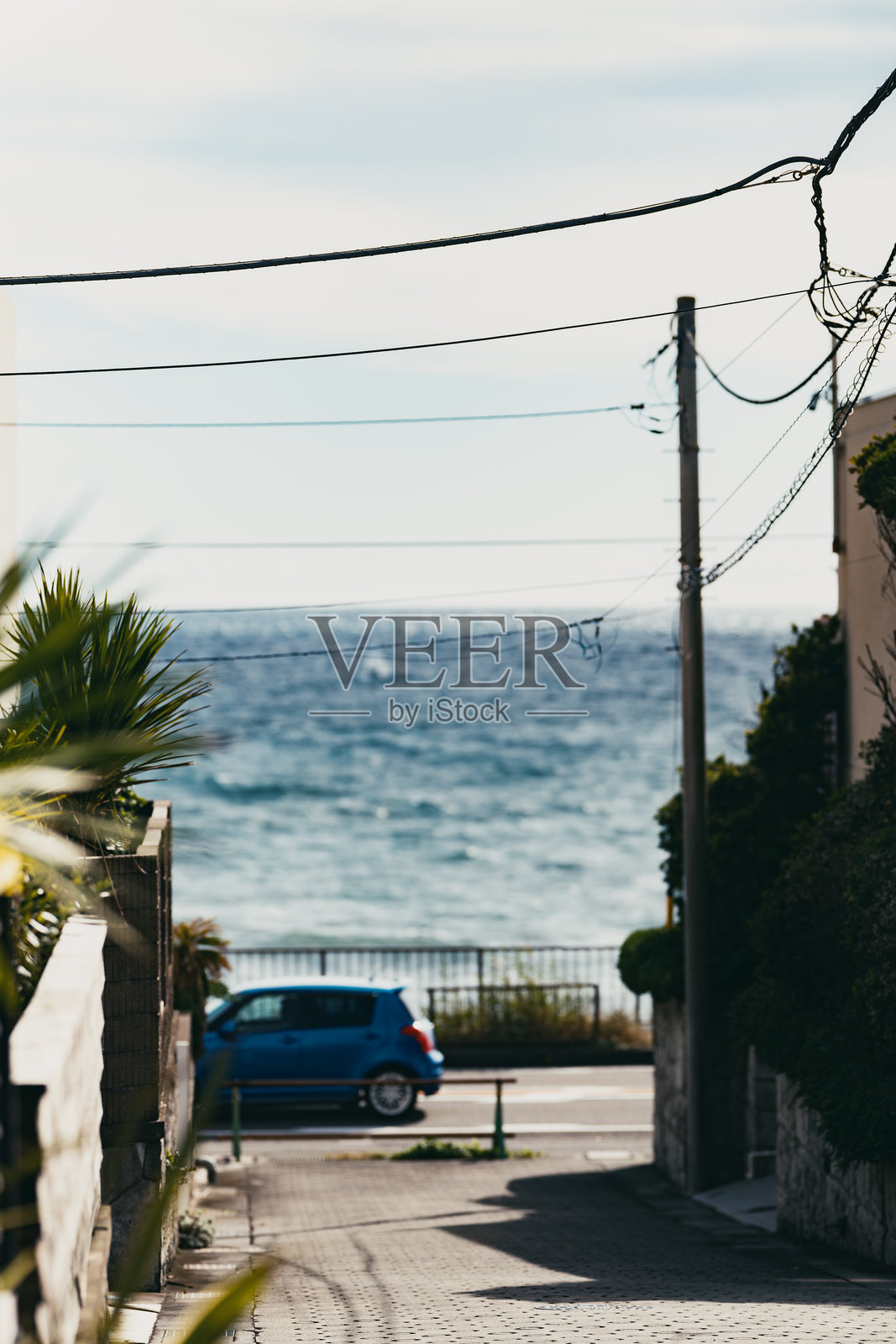 海边小巷与城市生活的气息照片摄影图片