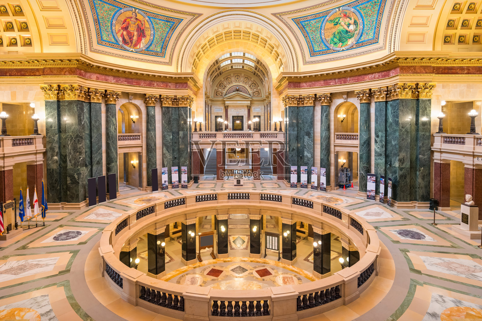 美国威斯康星州麦迪逊州议会大厦内部圆顶照片摄影图片