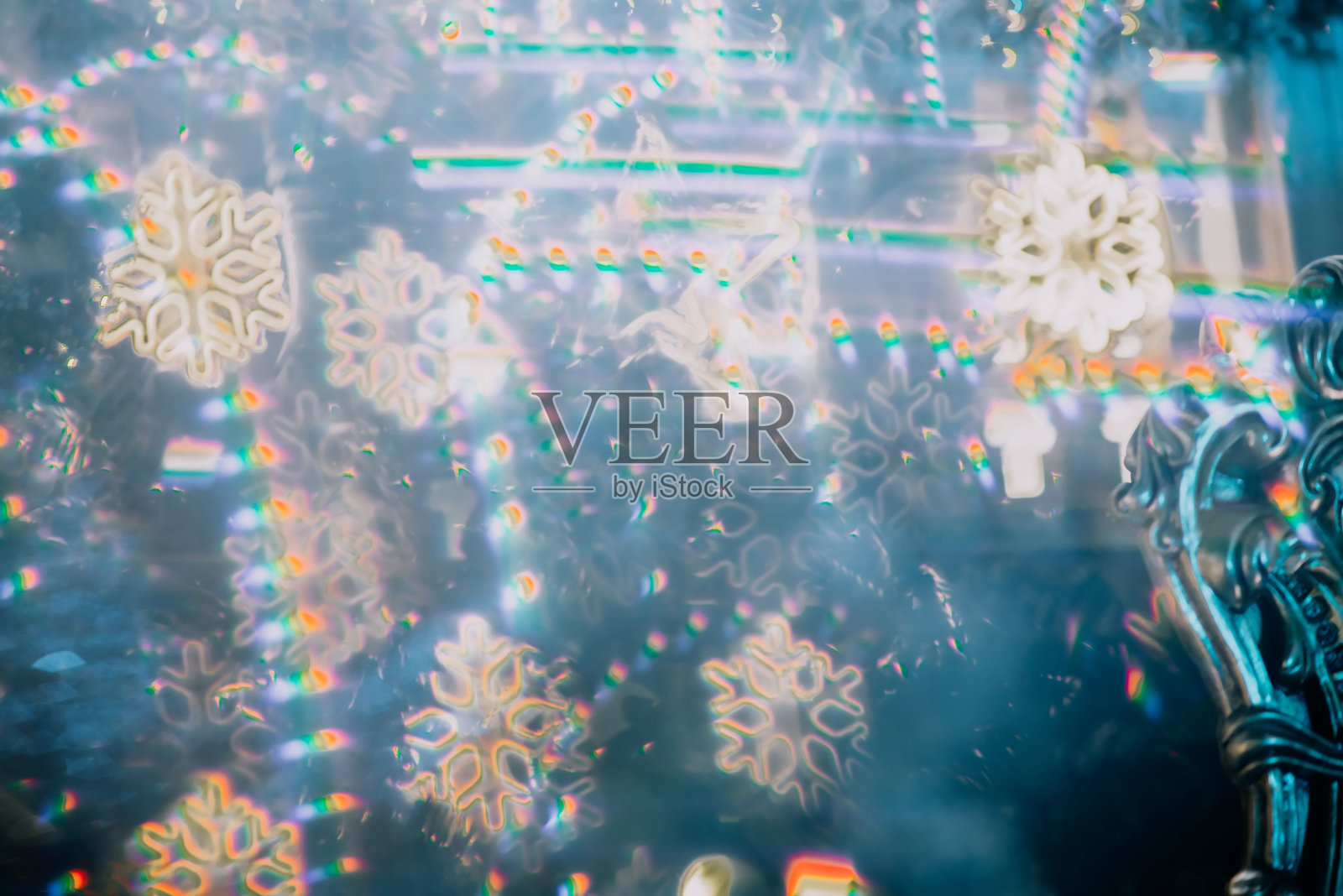 新年前夕，圣诞装饰，庆祝背景。花环雪花照片摄影图片