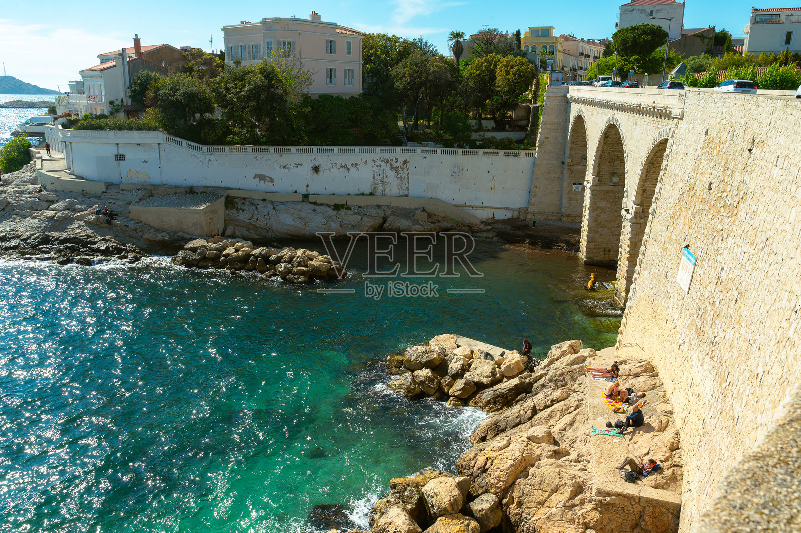 阳光普照的马赛海滨大道照片摄影图片