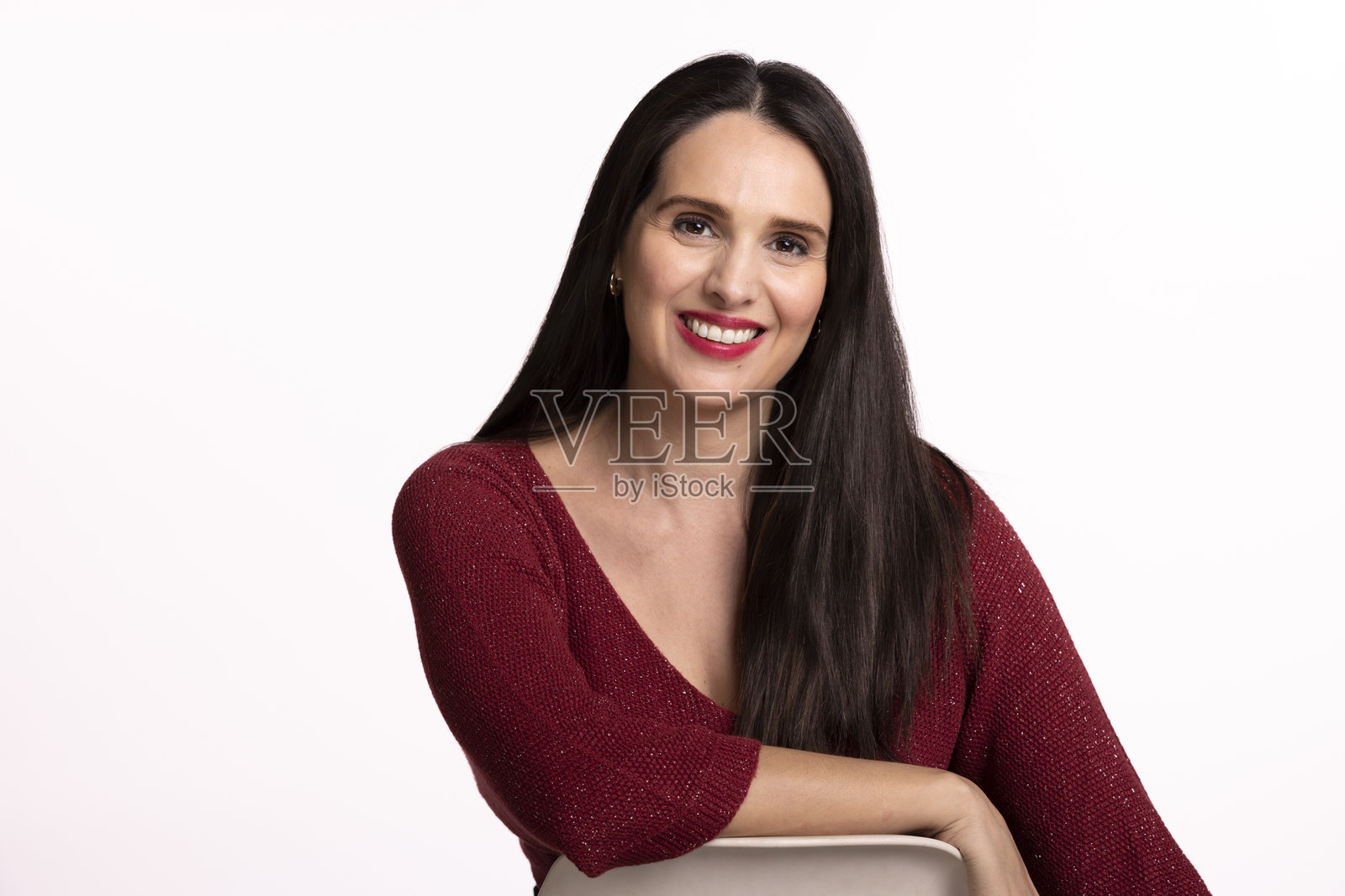 西班牙女性肖像，背景为白色幕布照片摄影图片