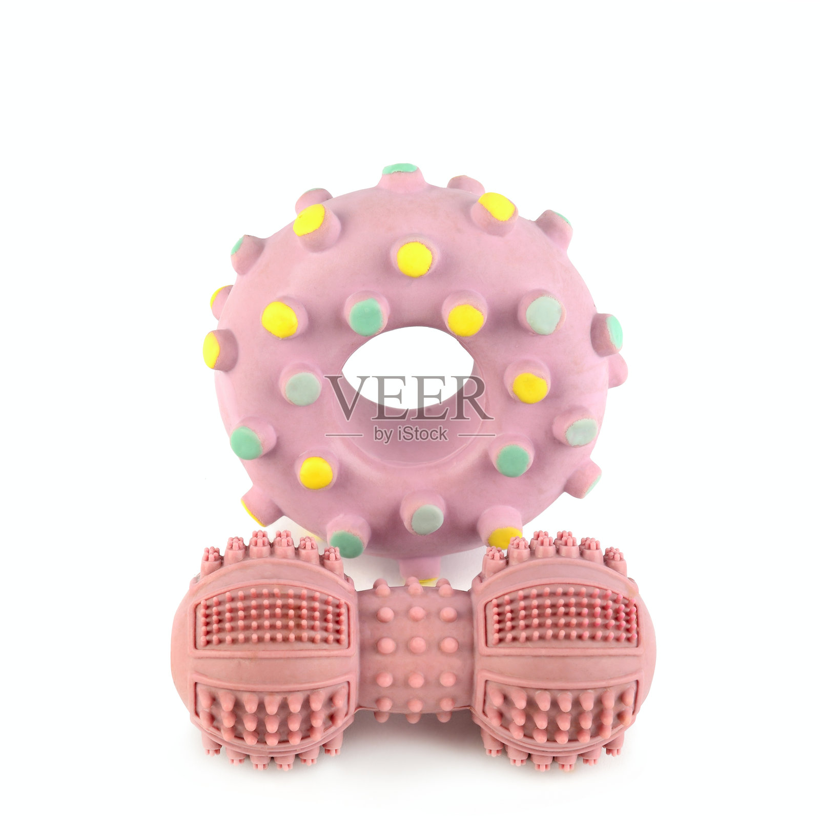 一套孤立在白色背景上的狗玩具。照片摄影图片