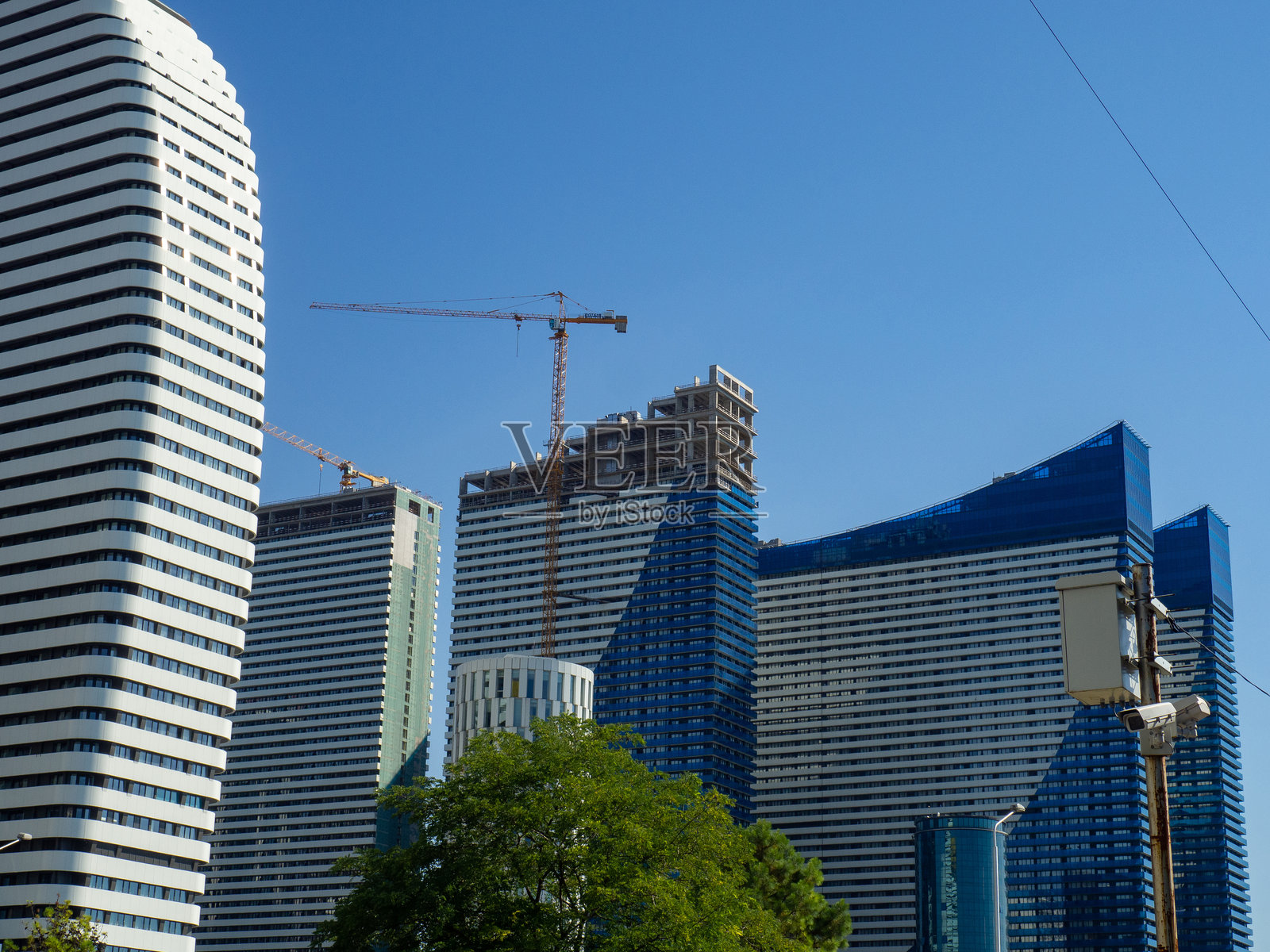 巴图米的新城市。现代开发。多层建筑。照片摄影图片