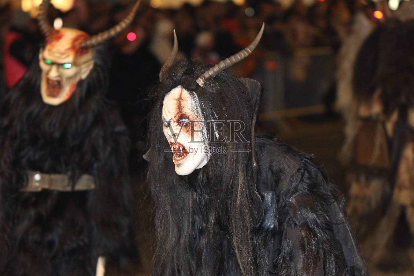 格拉茨/施蒂利亚的克兰普斯奔跑照片摄影图片