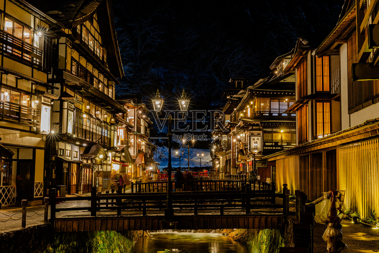 山形县银山温泉的灯光秀照片摄影图片