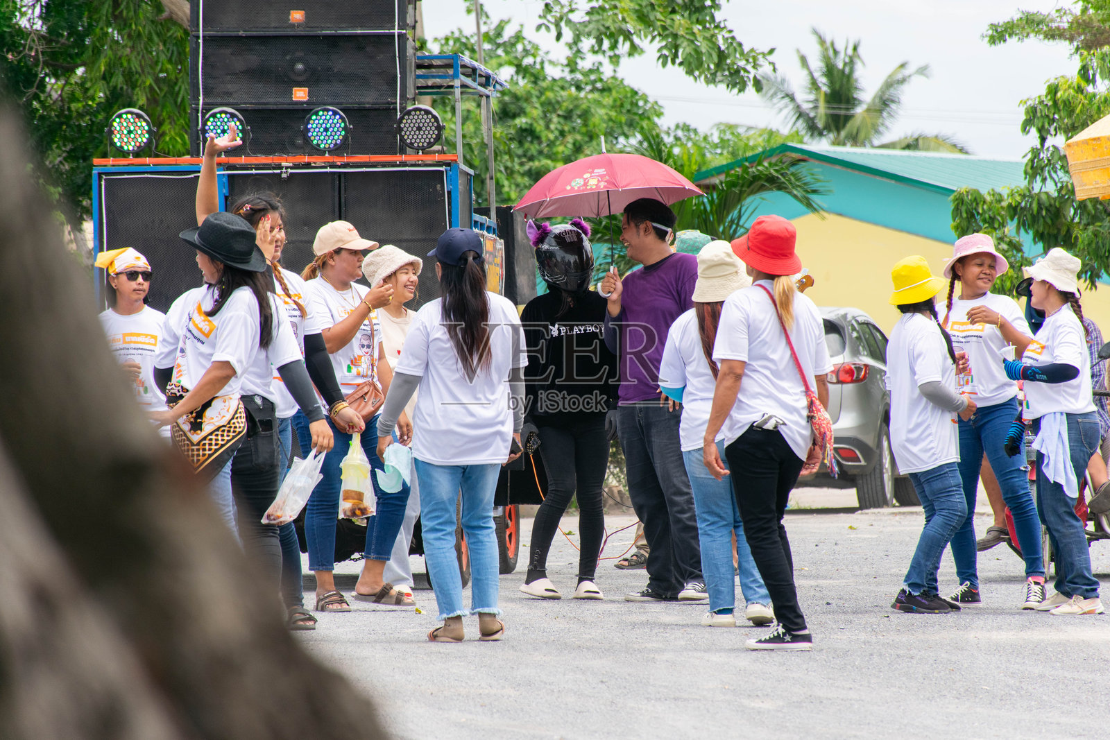 佛教的授戒仪式将男子转变为僧侣照片摄影图片