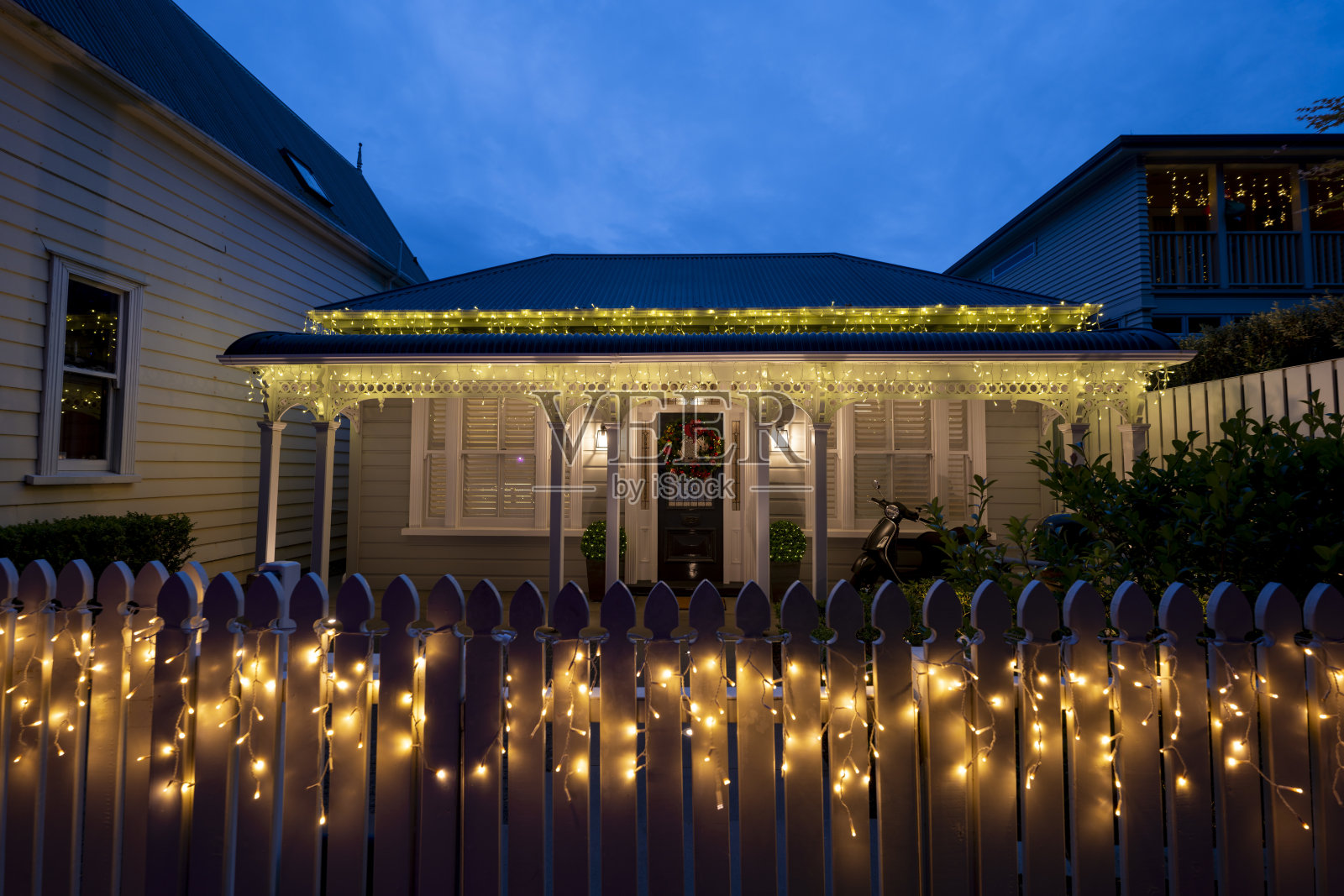 新西兰奥克兰市中心著名的富兰克林路上的圣诞装饰品照片摄影图片