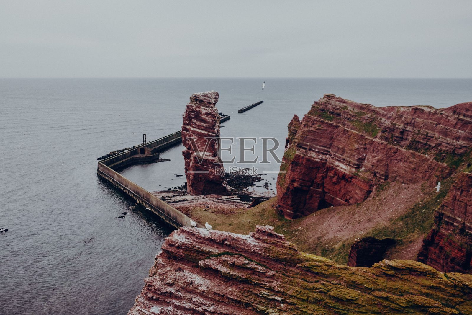 赫利戈兰的岩石 formations 和海景。照片摄影图片