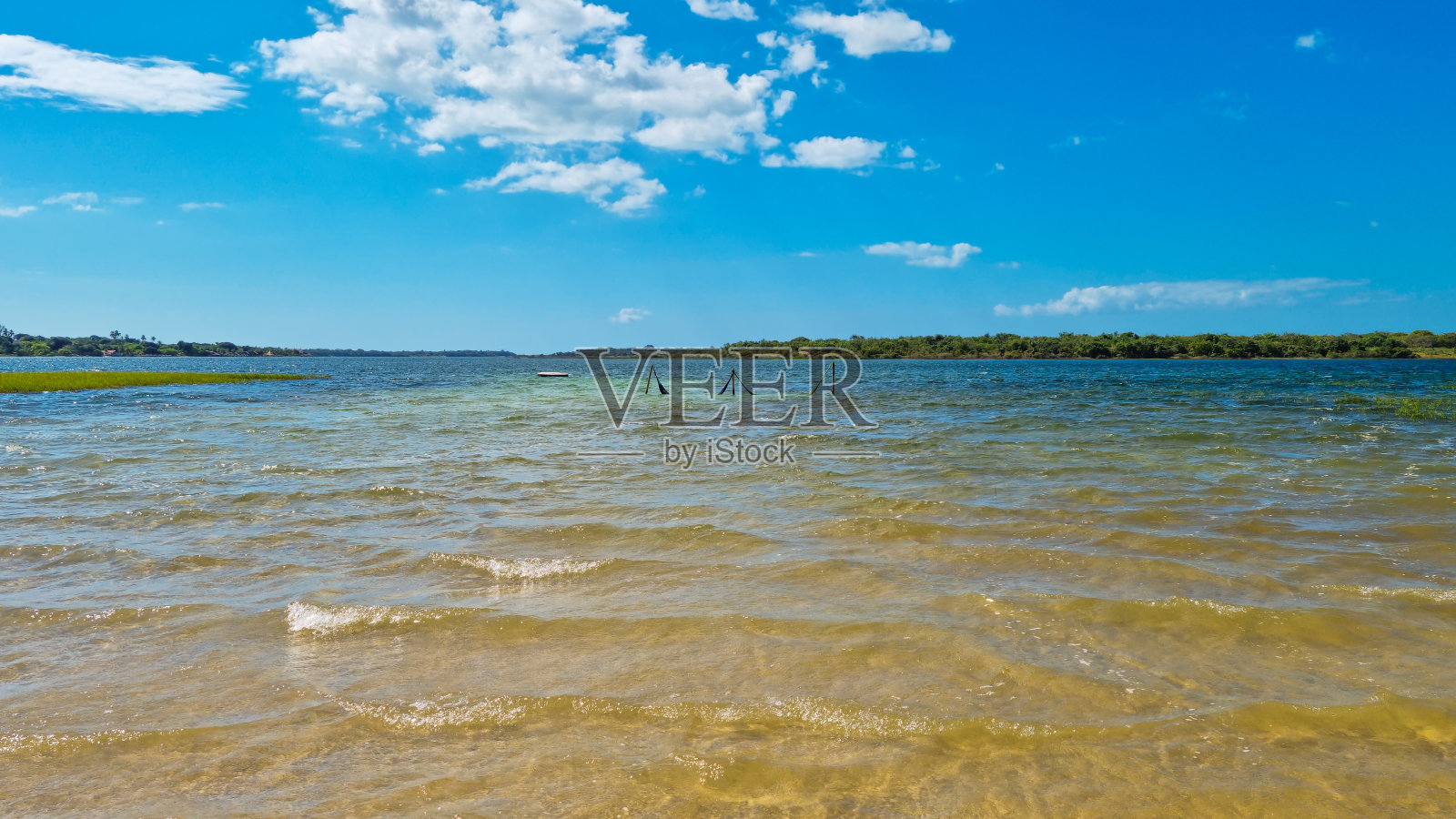 巴西塞阿拉州杰里科阿夸拉的天堂泻湖中的吊床。照片摄影图片