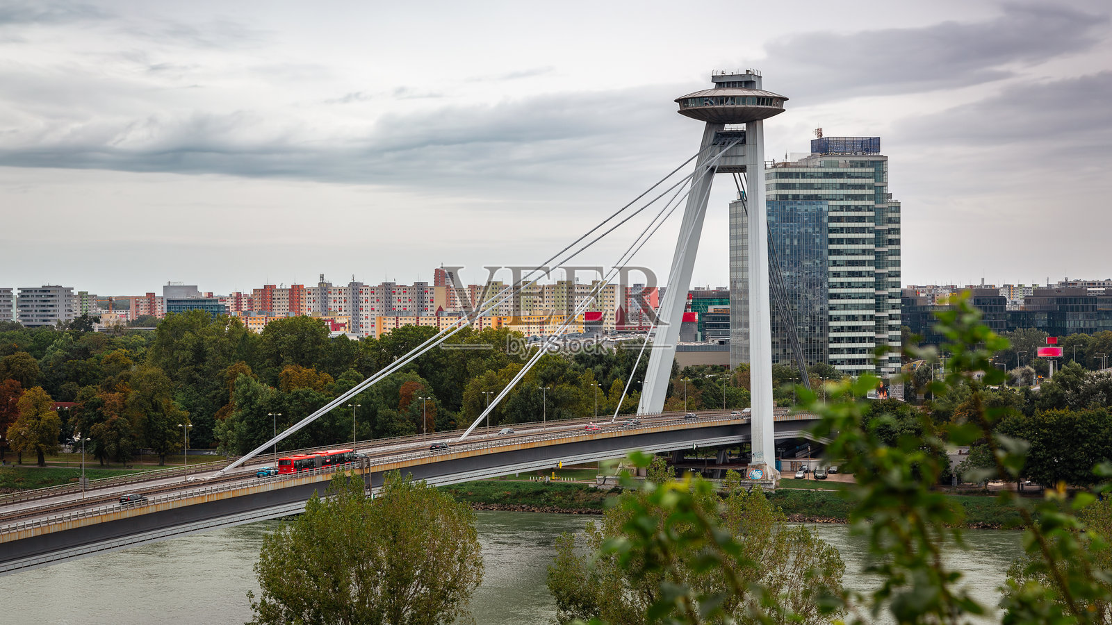 布拉迪斯拉发斯洛伐克的UFO/SNP大桥照片摄影图片
