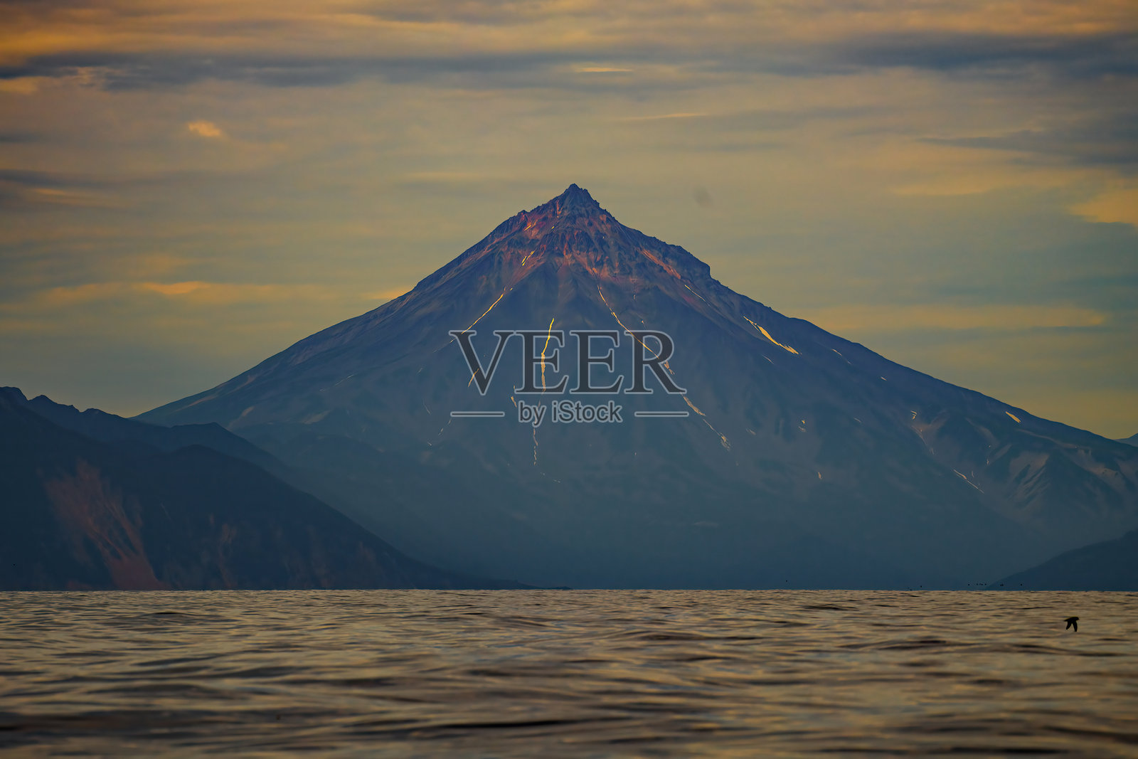 喀山半岛一座大型火山的美丽风景照片摄影图片