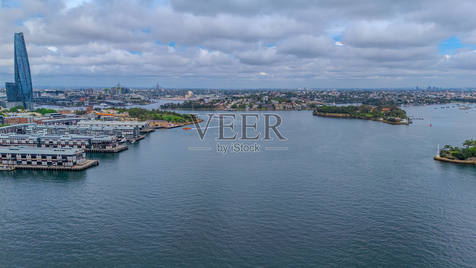 情人港 巴尔曼 贝尔湾码头 北悉尼 悉尼港 新南威尔士州 澳大利亚 高层建筑 公寓和办公室在城市背景中照片摄影图片