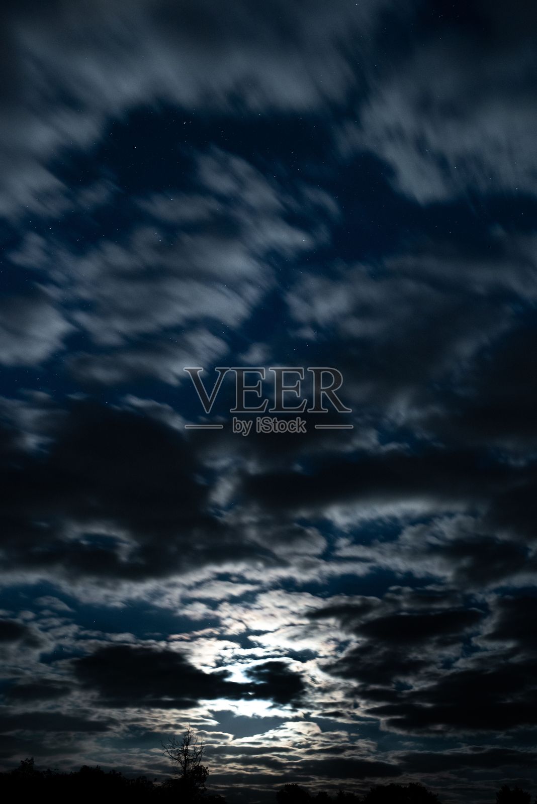 戏剧性的夜空与月光照片摄影图片