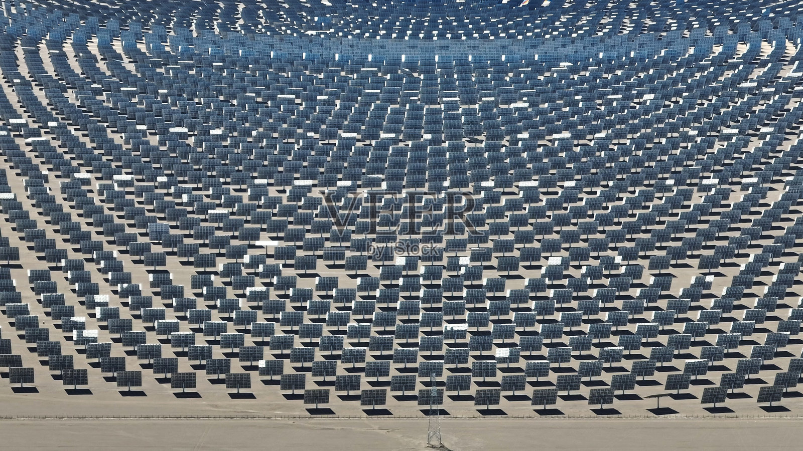 熔盐塔太阳能热发电站，敦煌，甘肃，中国，亚洲。柴达木盆地。照片摄影图片