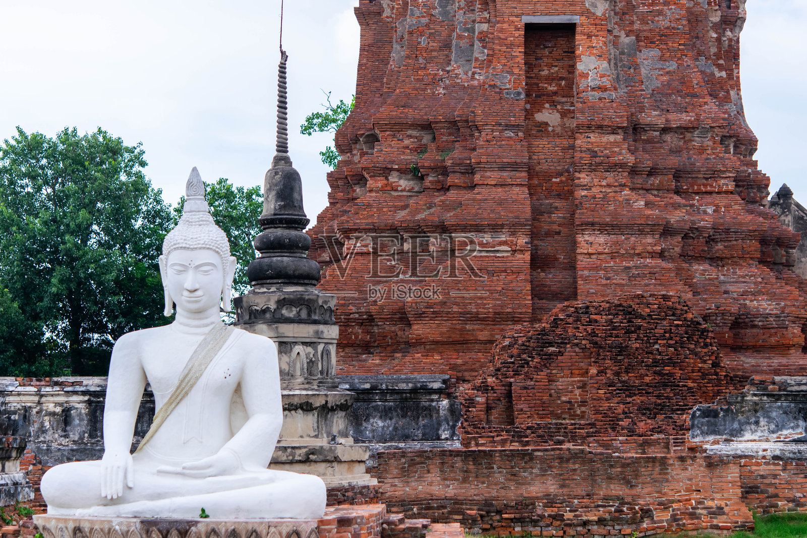 素攀武里省的帕拉西拉塔那大佛寺照片摄影图片