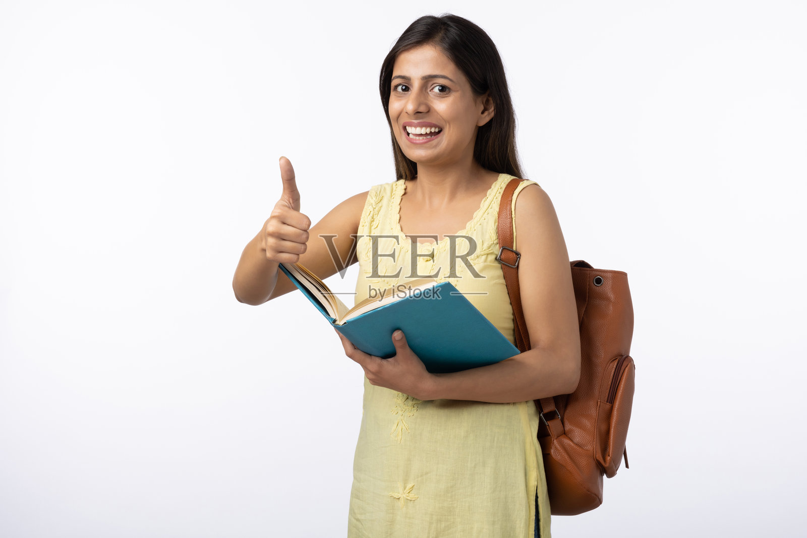 孤立在白色背景上的印度女性学生库存照片照片摄影图片