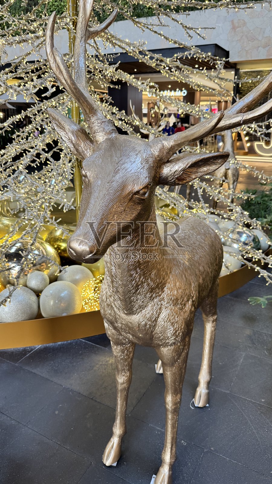 金色和红色的圣诞装饰品照片摄影图片