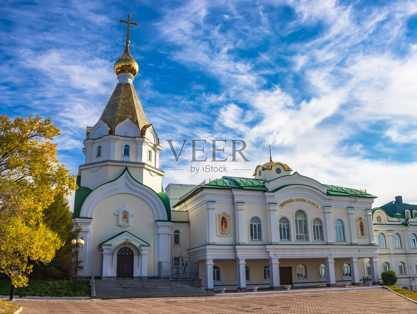 哈巴罗夫斯克市的东正教教堂。照片摄影图片