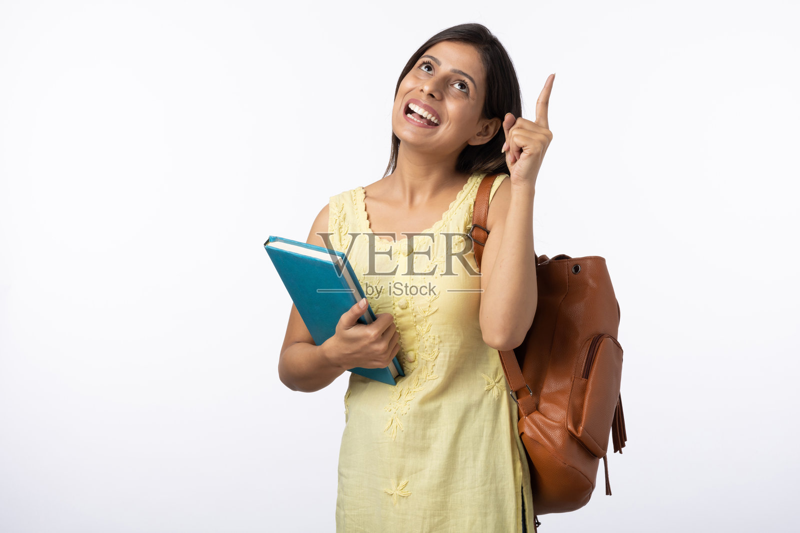 孤立在白色背景上的印度女学生库存照片照片摄影图片