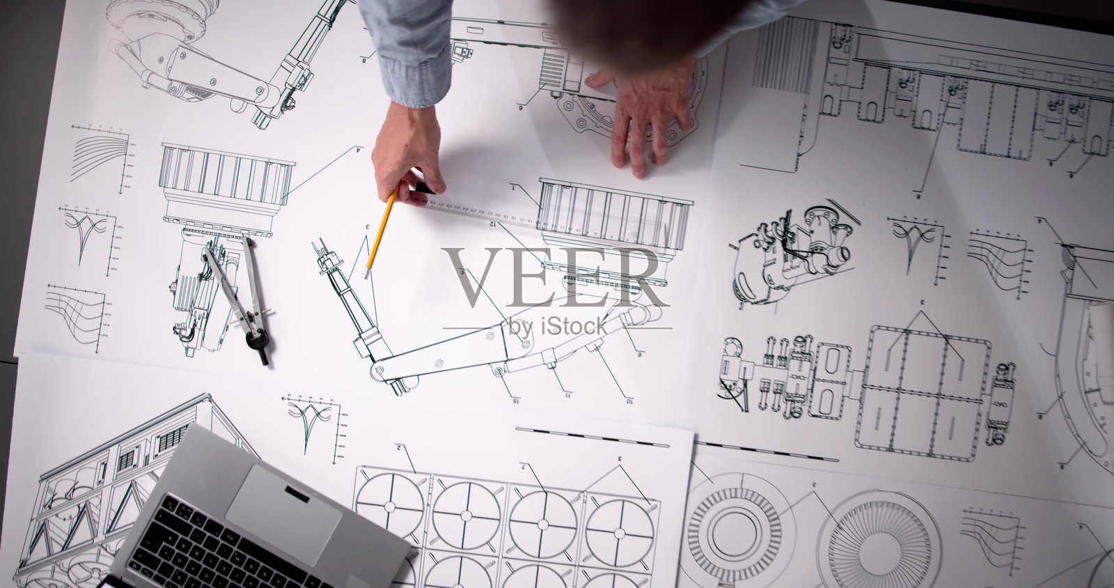 设计行业与发展。工厂中的机器蓝图照片摄影图片