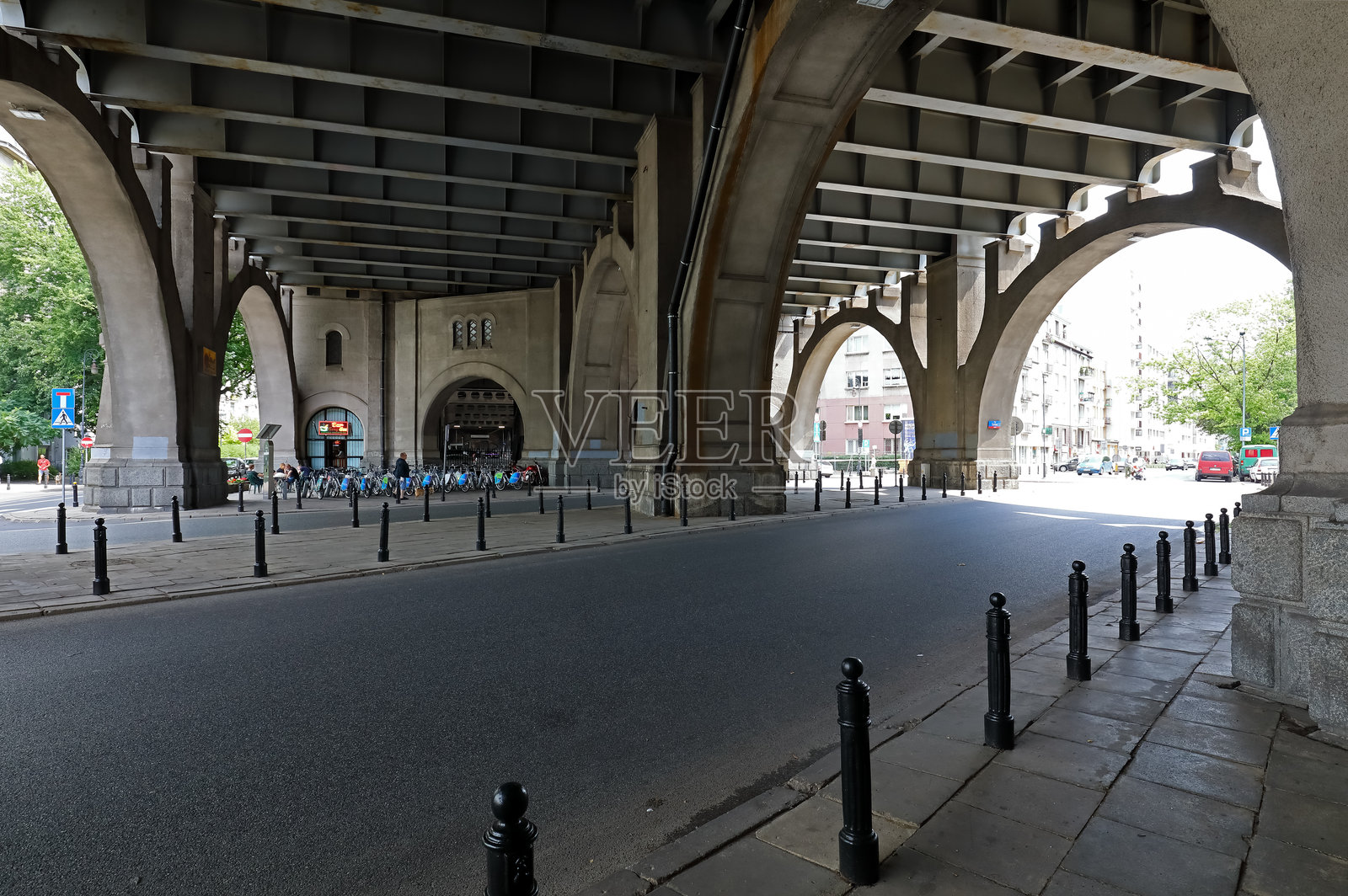 华沙波兰的波尼亚托夫斯基桥的桥跨和桥柱照片摄影图片