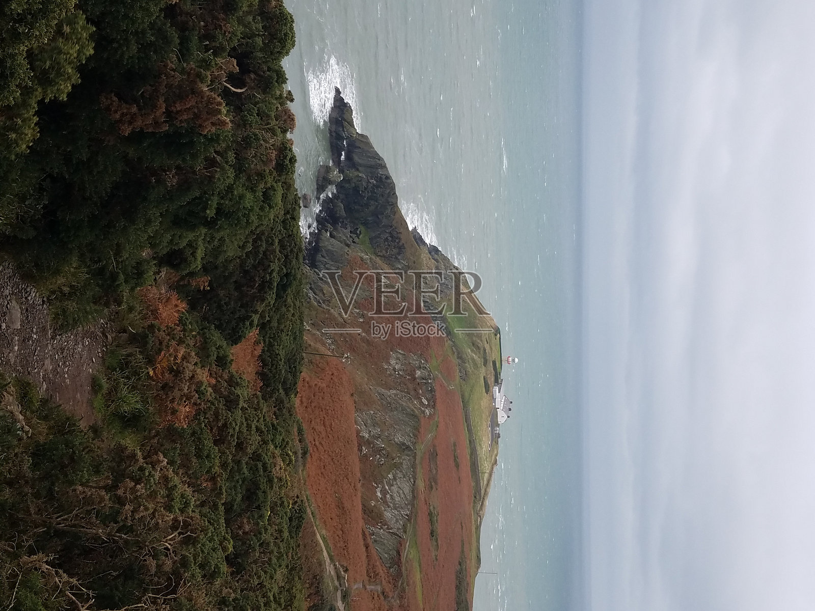 爱尔兰阴云密布的秋季海岸线照片摄影图片