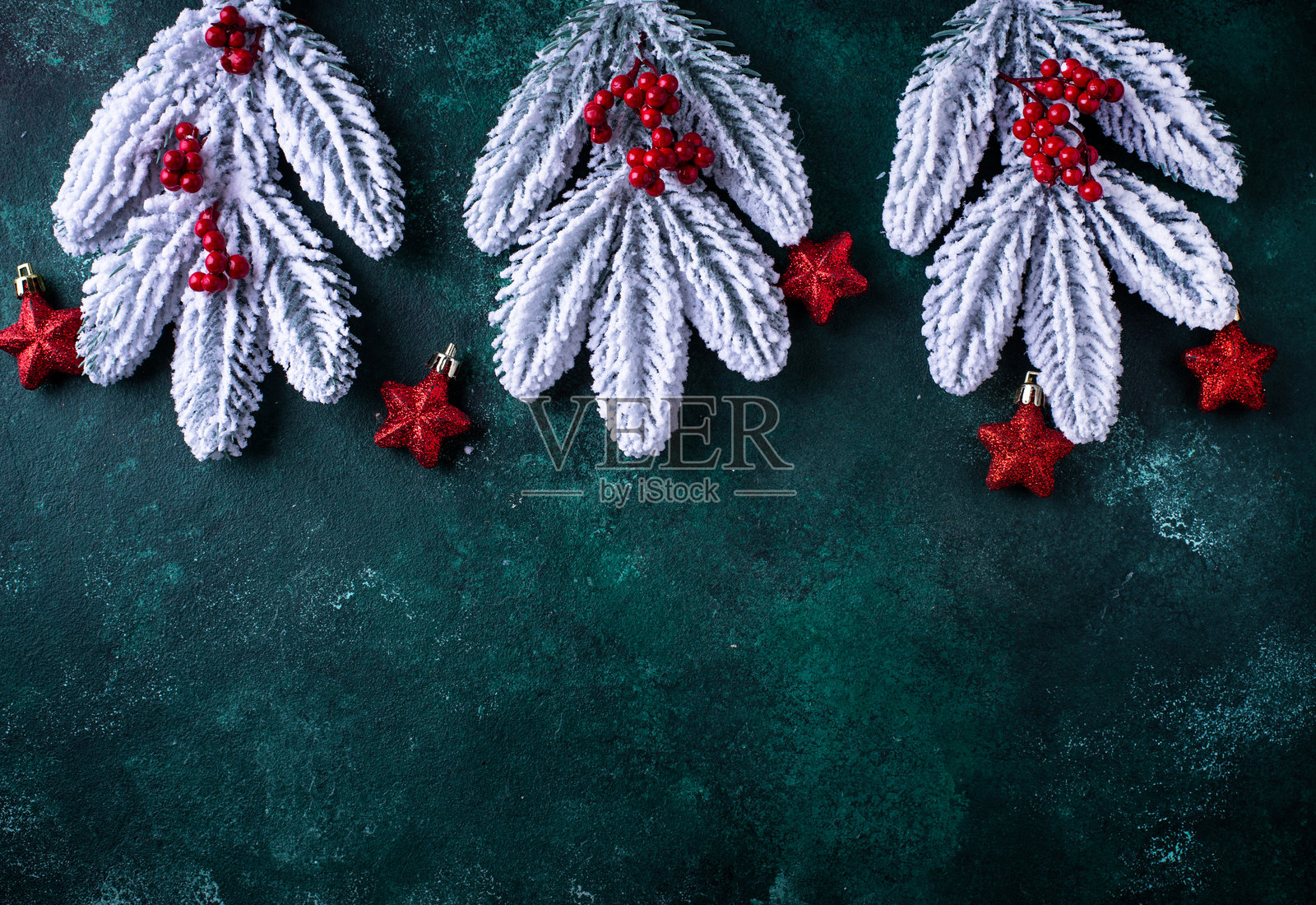 圣诞节的节日背景与松树照片摄影图片