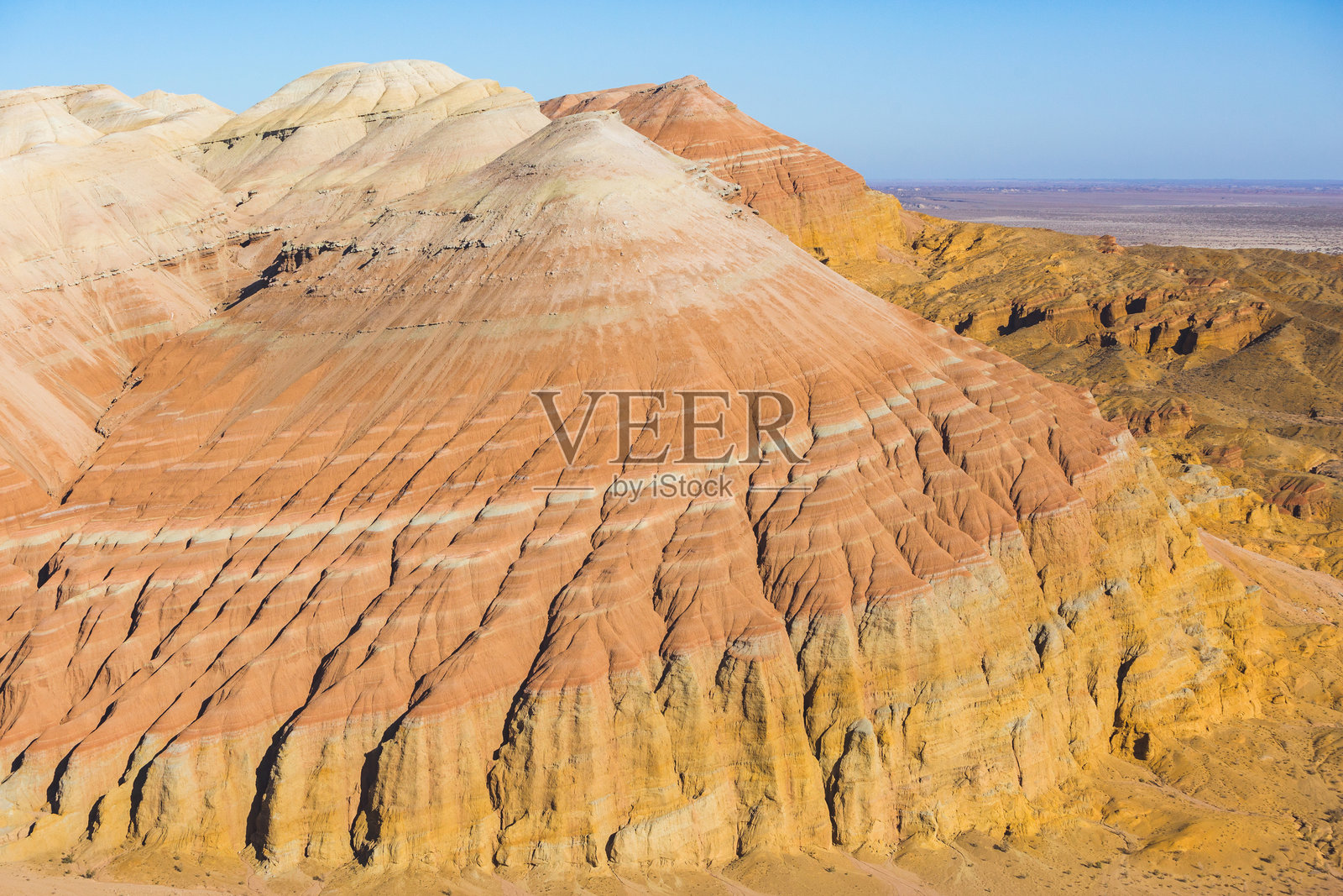 阿尔廷艾梅尔国家公园的阿克套山脉。哈萨克斯坦照片摄影图片