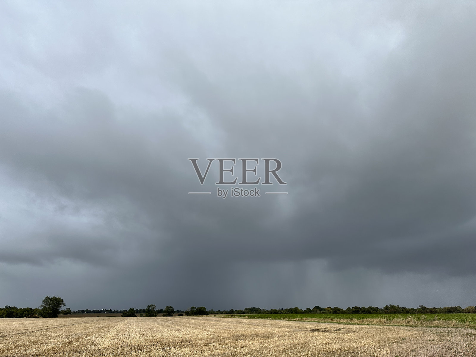 阴郁的天空照片摄影图片