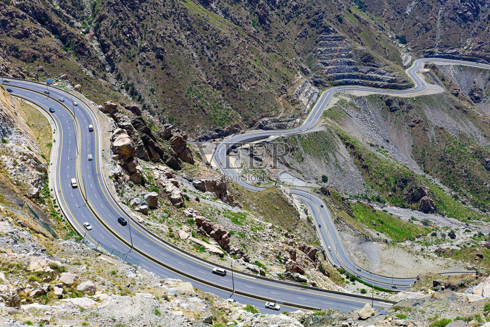 阿哈达公路穿越山脉，位于沙特阿拉伯塔伊夫， 中东地区照片摄影图片