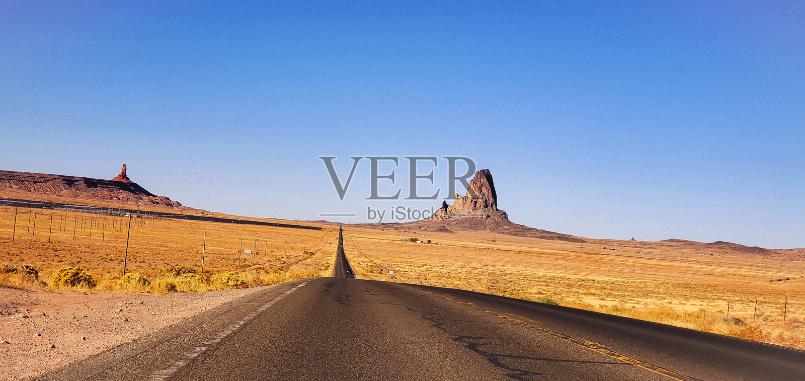 亚利桑那州纪念谷附近的阿加斯拉峰照片摄影图片