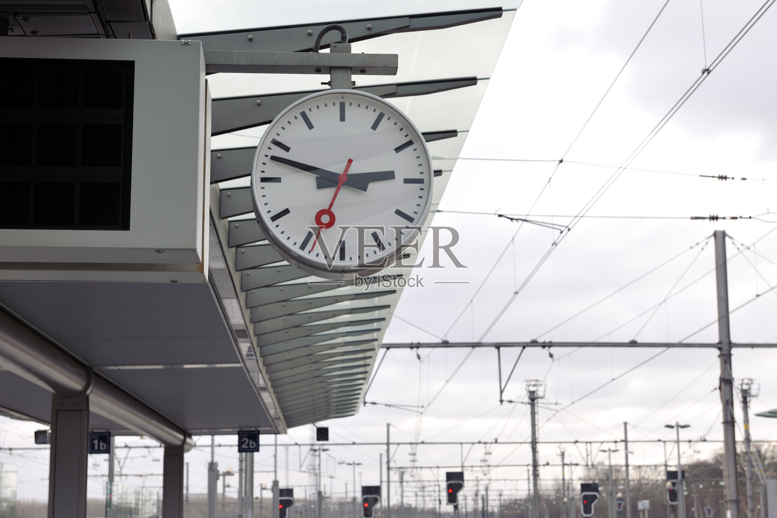 火车站的时钟照片摄影图片