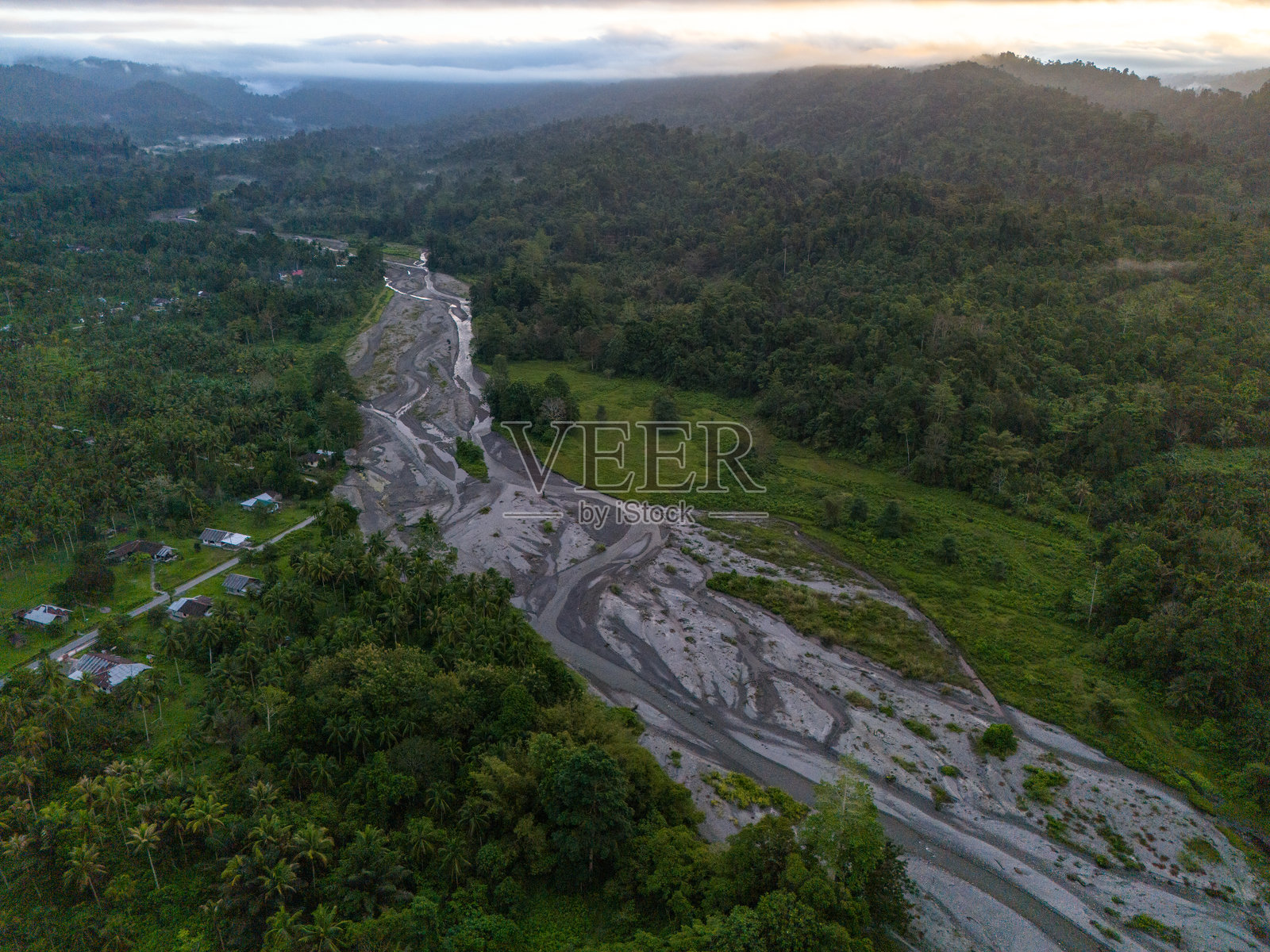 印度尼西亚中马鲁古省塞拉姆岛的瓦伊皮亚区照片摄影图片