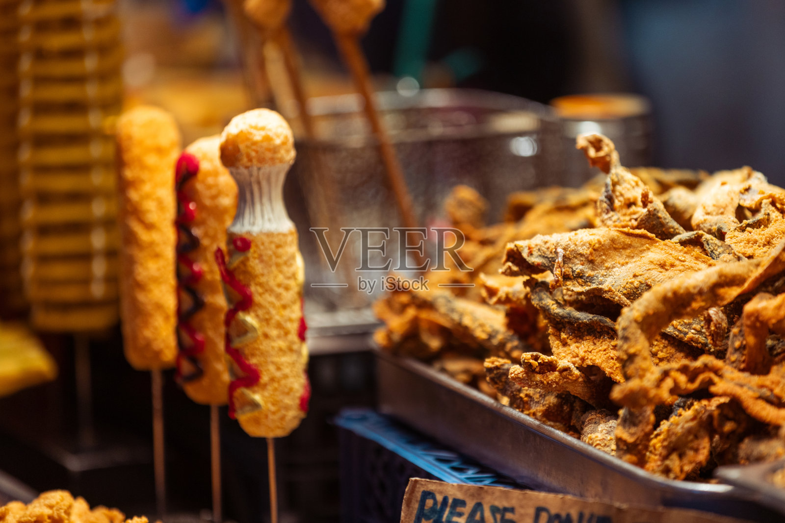 亚洲街头食品摊位。照片摄影图片