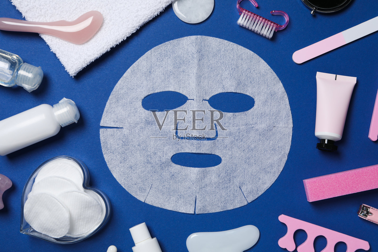 面部和皮肤护理的概念与美容面膜照片摄影图片