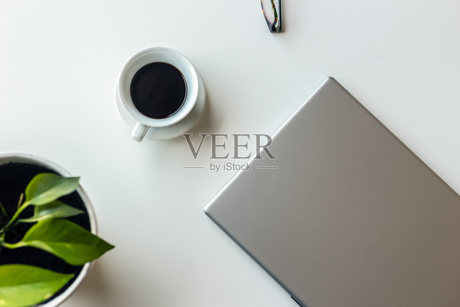 完成工作。照片摄影图片