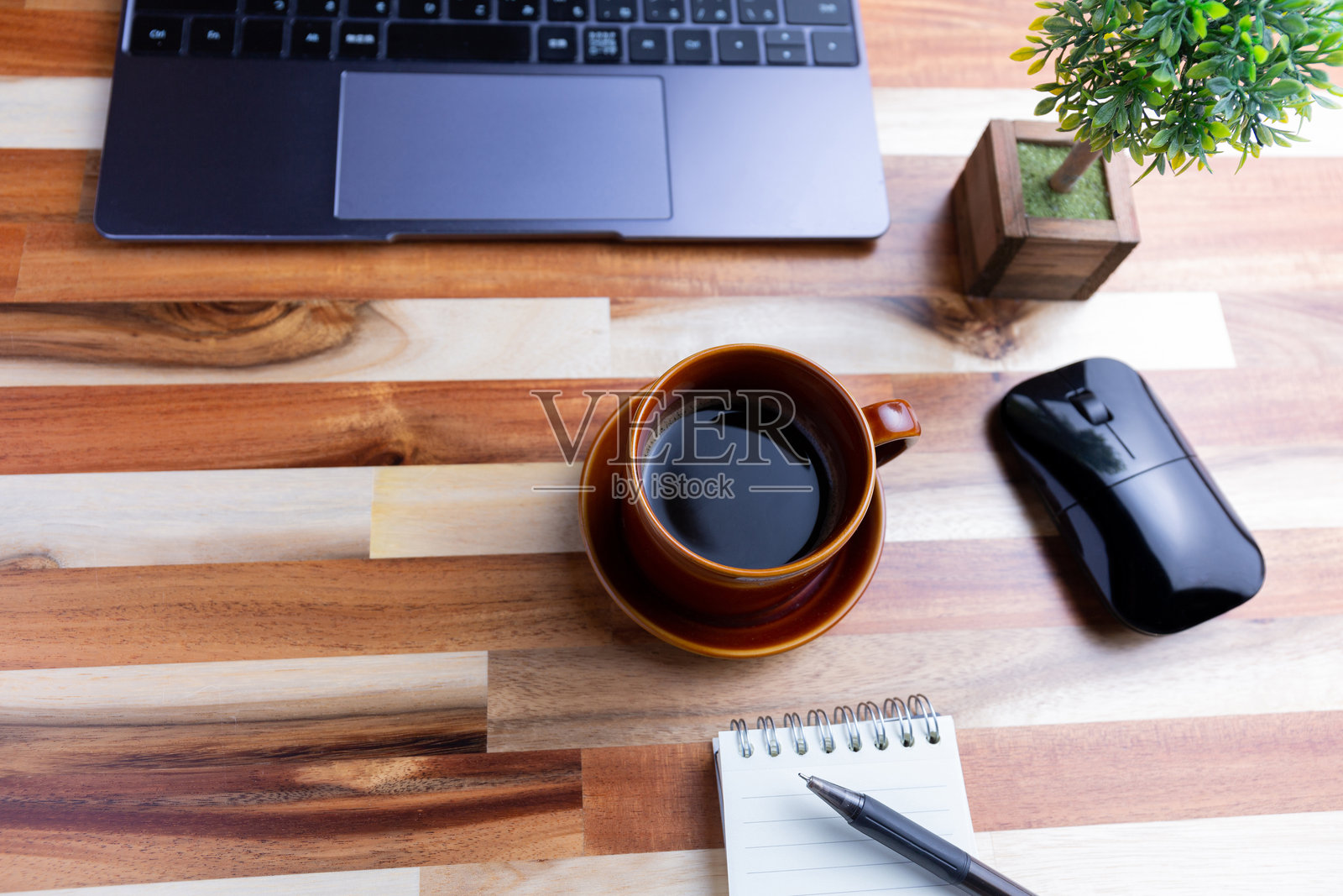 办公桌顶部照片摄影图片