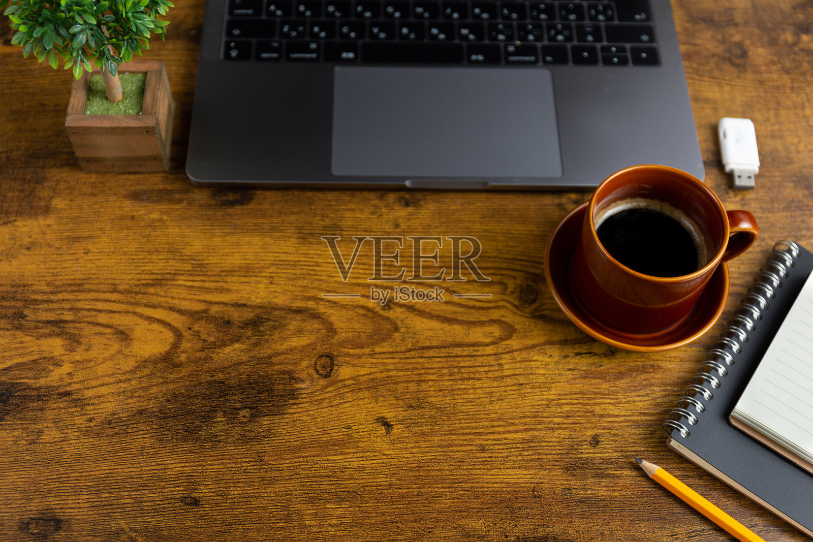 办公桌顶部照片摄影图片