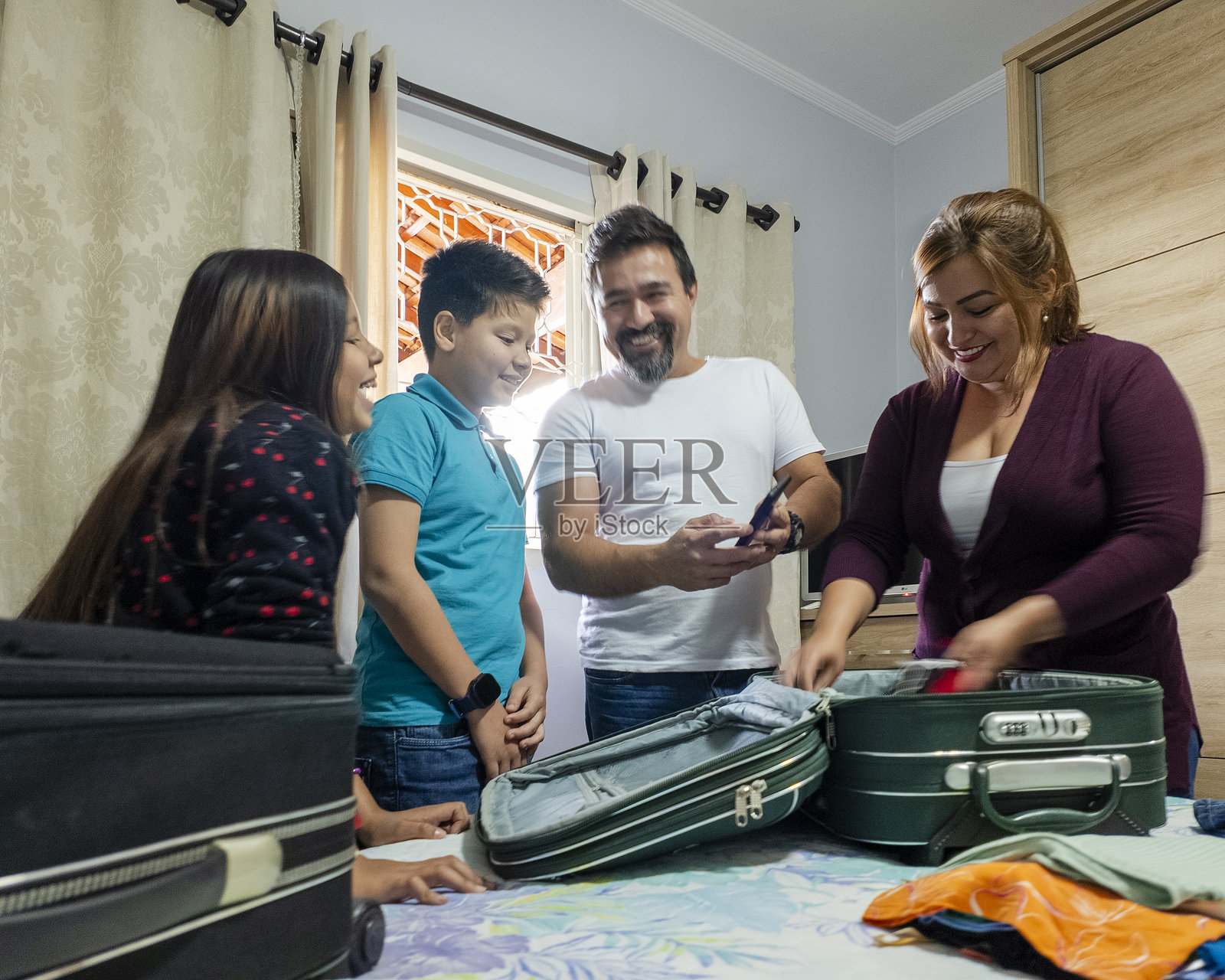 家庭准备出行照片摄影图片