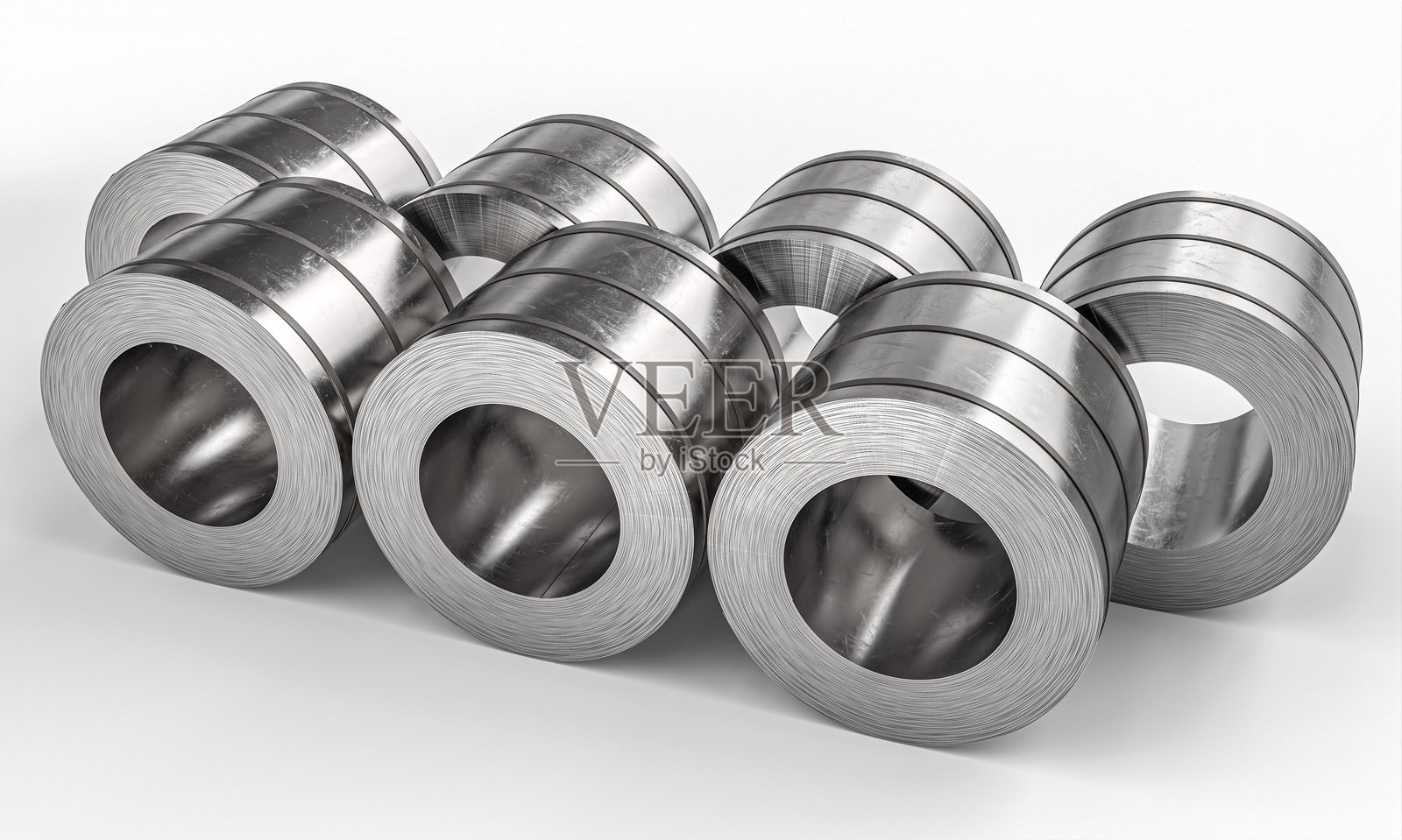 一排卷状金属板放置在白色背景上照片摄影图片