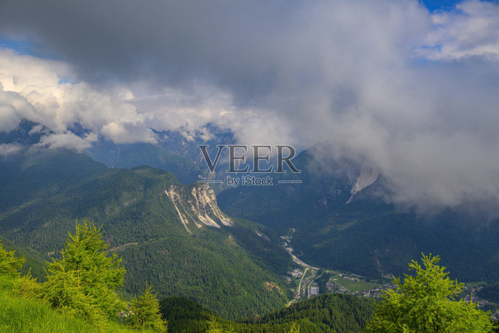 意大利多洛米蒂山的蒙特·庞塔视角照片摄影图片