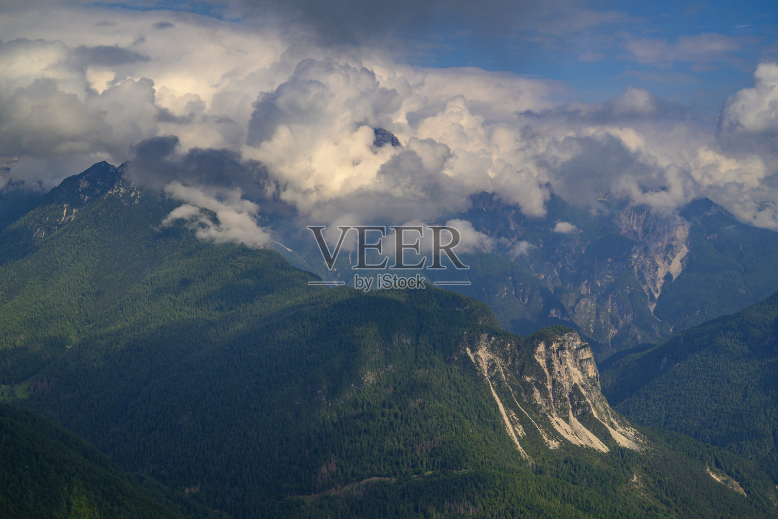 意大利多洛米蒂山的蒙特·庞塔视角照片摄影图片