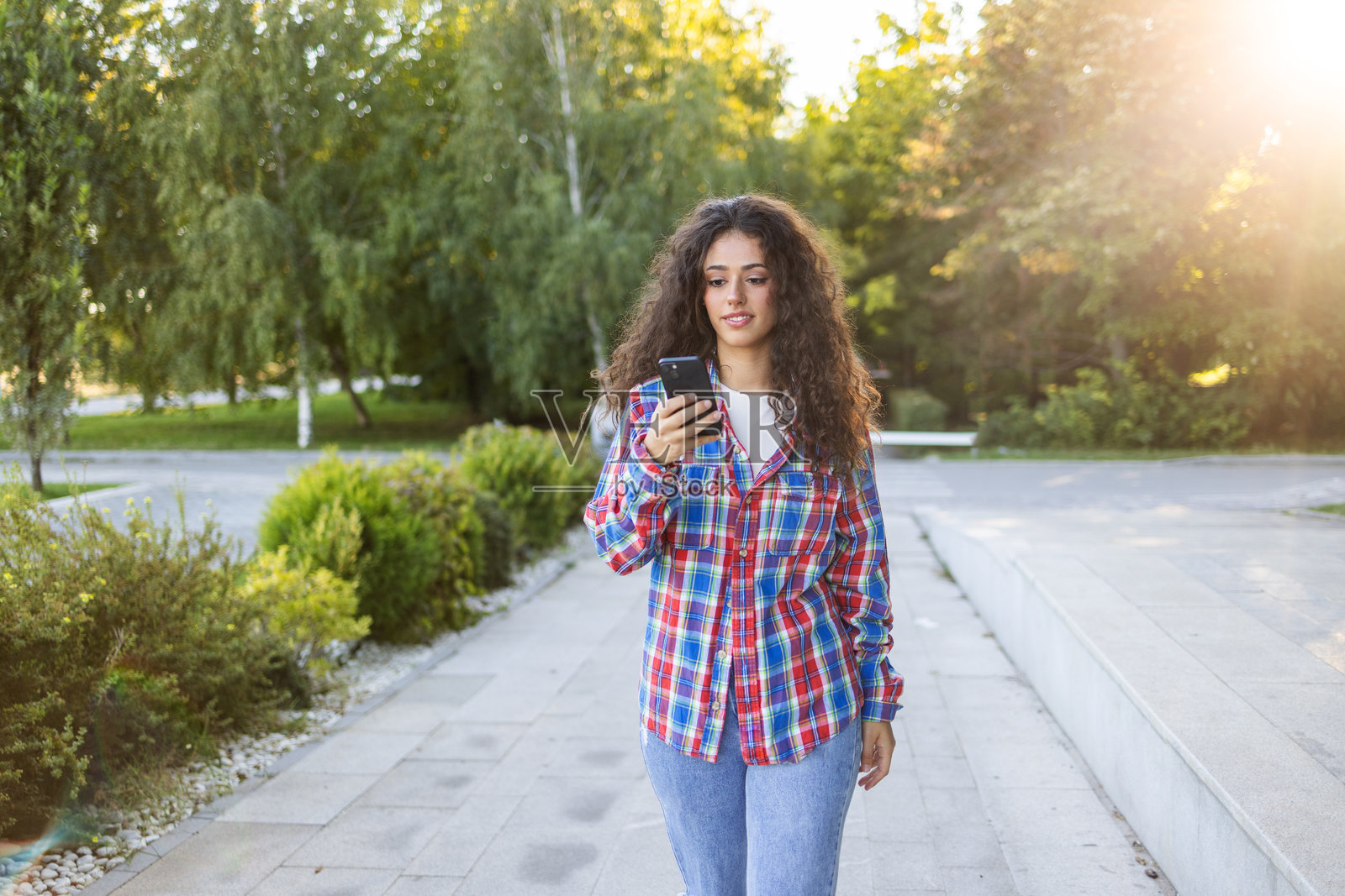 轻松的交流时刻照片摄影图片