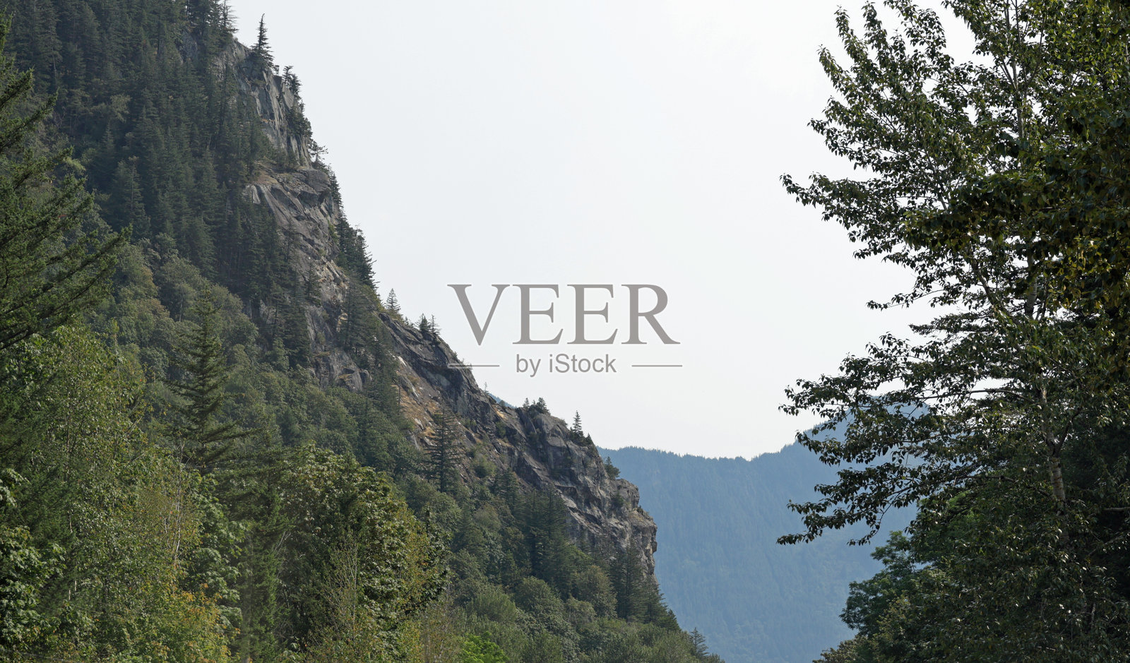 加拿大弗雷泽谷的岩石坡道照片摄影图片