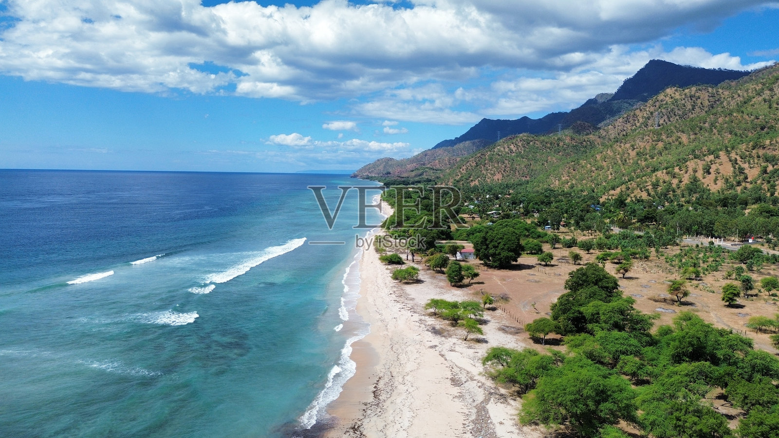 海岸地区的山脉风光照片摄影图片